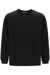 Closed long-sleeved t-shirt