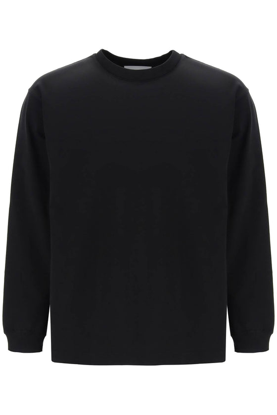 Closed long-sleeved t-shirt